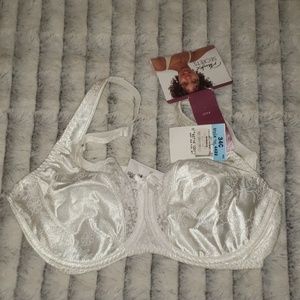 Playtex Secrets White 34C Lacey Underwire …